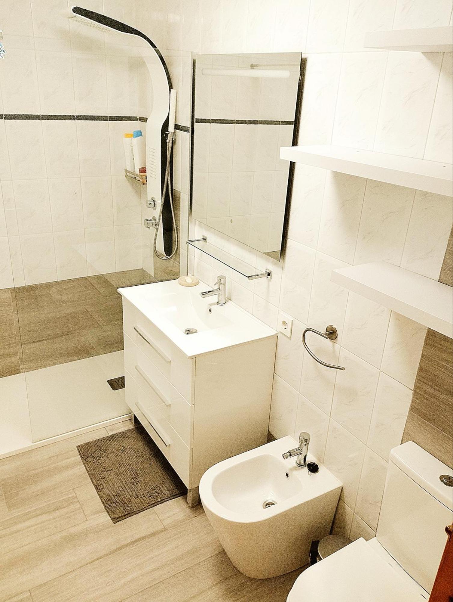 Masaje Profesional Incluido En El Precio Del Alojamiento กาลาบาร์ดินา ภายนอก รูปภาพ
